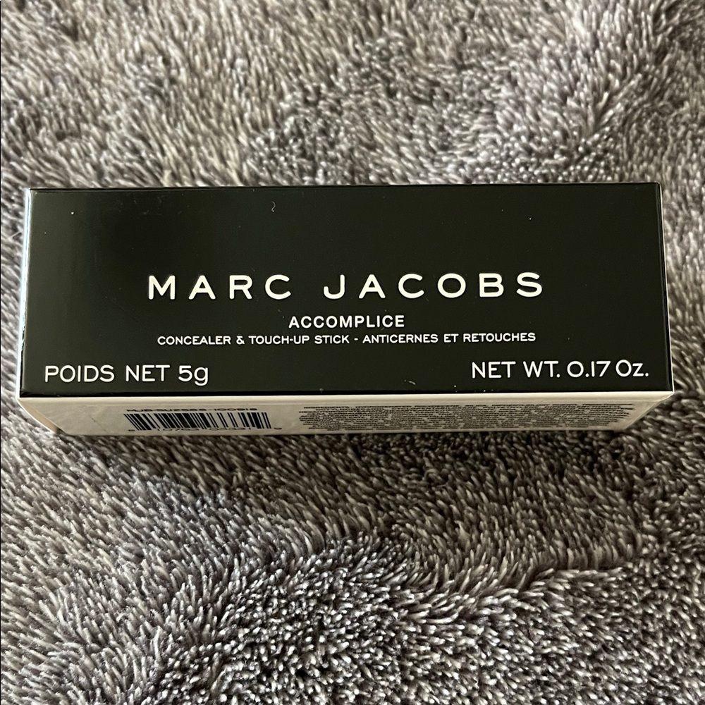 Marc Jacobs Fair 10 Accomplice Concealer - Picture 2 of 4